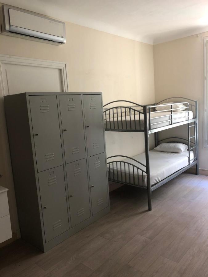 Hostal La Promenade House *
